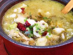 石锅酸菜鱼-周鱼小馆石锅酸菜鱼(活力汇店)