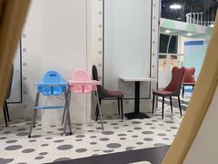 -蓝鲸奇亲子游泳俱乐部