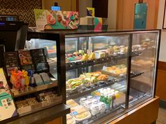 面包甜点陈列柜-星巴克(广州淘金路店)