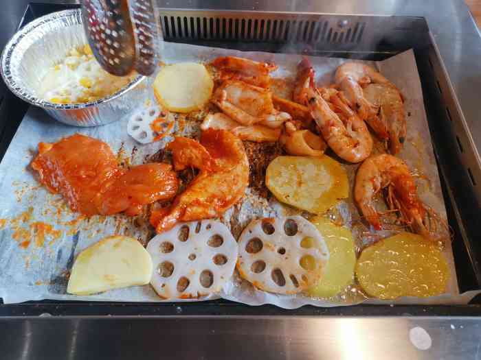 仲美山自助烤肉(昌平乐多港万达店)-"环境: 店铺环境很好,空间很大