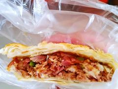 烧饼夹肉-灵宝小吃韩四娃鸡汁米线店(步行街店)