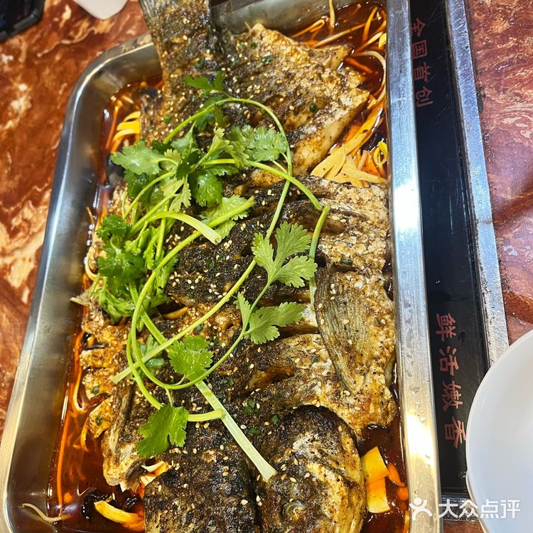 烤串也比所有的烧烤店串得长，国民良心老店
