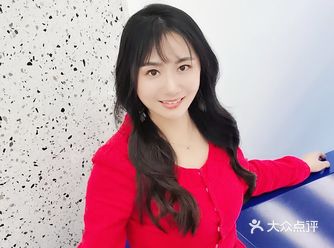 正弘城彩虹街的三楼有一家网红理发店