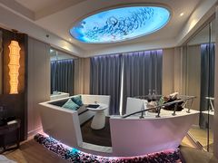 -皇马海口湾海景酒店(万绿园秀英港店)