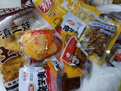 -咻啵翔翔零食基地(万达广场店)