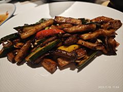 干锅酱秋葵爆炒脆肉-港丽餐厅(来福士店)