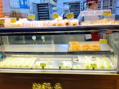 面包甜点陈列柜-鲍师傅糕点(江苏路店)