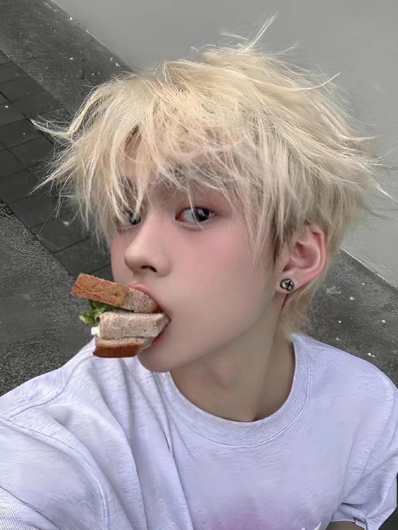 建议所有男生都去染白金色 秒变氛围感男神