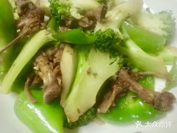 美味年夜菜之青椒小炒西兰花