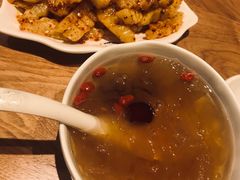 银耳莲子羹-皇城坝小吃(科华成都王府井购物中心店)