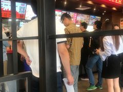 等位区-汉堡王(嘉定宝龙城市广场)