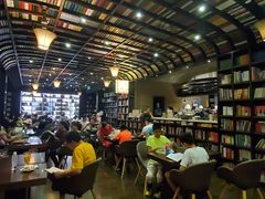 -钟书阁(松江泰晤士小镇店)