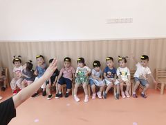 -小门牙好性格托育(北外滩中心)