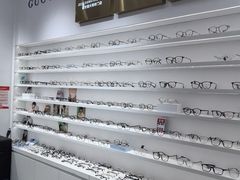 -美式眼镜·授权蔡司.依视路.尼康.豪雅.明月(南翔印象城店)