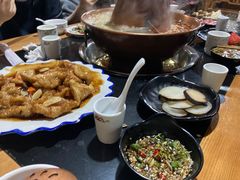 -果松木炭酸菜铜火锅·外婆参鸡汤