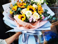 -何兮花店·气球派对鲜花店(马桥银春路万科城店)