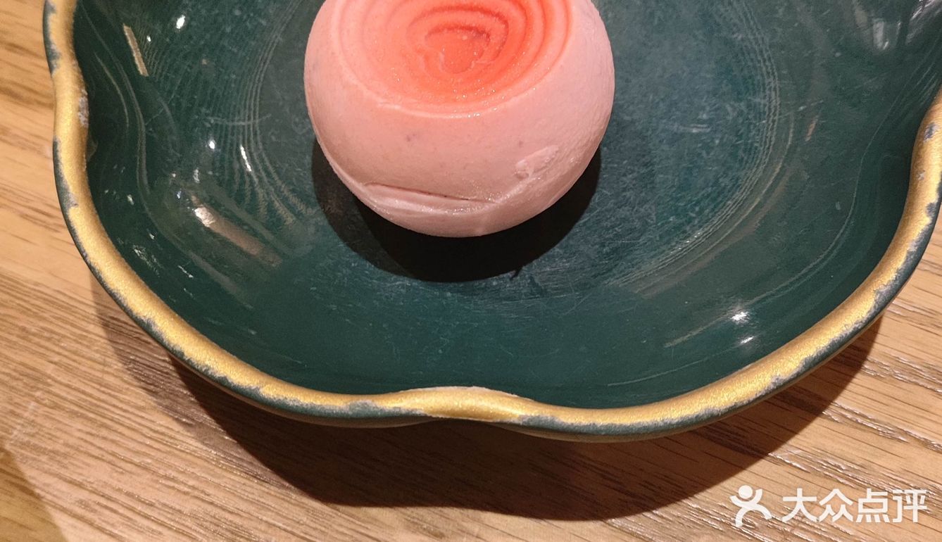 以和牛畅吃为特色，牛肩肉、牛上脑肉质鲜嫩多汁、纹路清晰