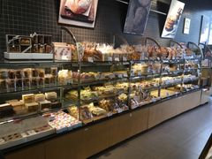 面包甜点陈列柜-巴黎贝甜(五月花广场店)