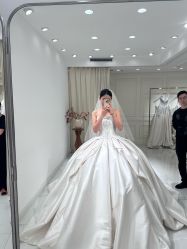点击看大图 -拉瑞娜LaReine婚纱礼服高级定制