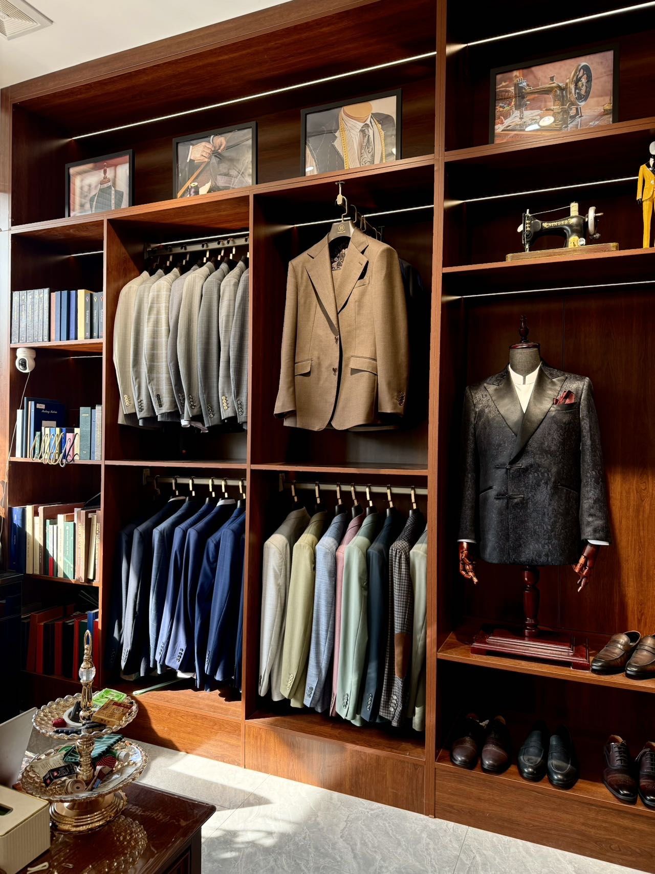 该说不说,郑州这家西装定制店真有点东西?