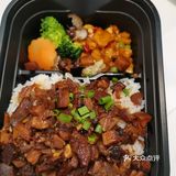 我们又转到隔壁点了意面和蘑菇汤。还有这杯美美的饮料