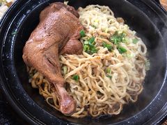 红烧鸡腿焖面-寅春百年老卤面(汤山店)
