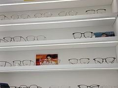 -美式眼镜·授权蔡司.依视路.尼康.豪雅.明月(南翔印象城店)
