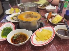 -四囍码头海鲜烧烤自助火锅(外滩南京东路悦荟广场店)