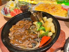 -玛格萝妮比萨屋(四平店)