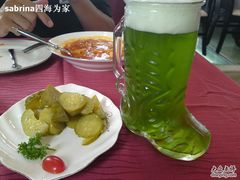 酸黄瓜和绿啤-小白桦西餐厅