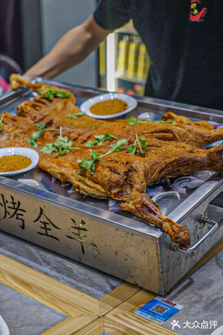 烤全羊盛宴,爽到天花板,你绝对不能错过这美味爆赞的烤全羊店啊