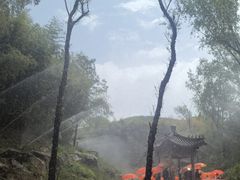 -雪山彩虹谷景区