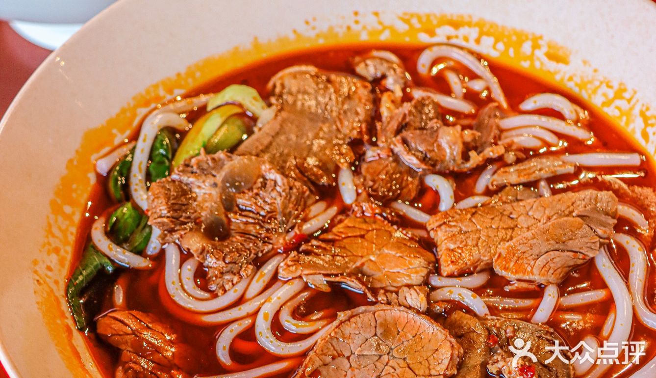 朋友是长沙人，和我一直吹捧湖南米粉比广西粉好吃