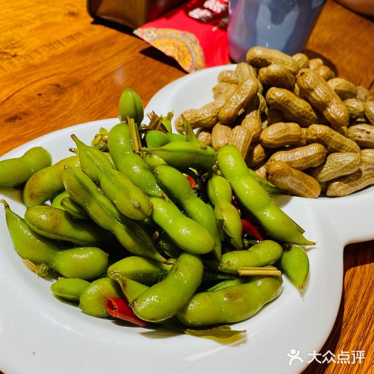 乌鲁木齐探店｜乌鲁木齐店夏天来了可以吃小龙虾哈啤酒啦！！！