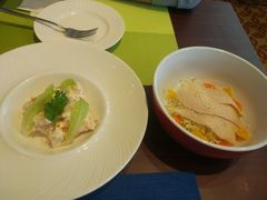 土豆沙拉和烟熏鸡肉沙拉-香格里拉鱼跃地中海西餐厅·牛排披萨