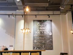 大堂-HELLO 27 意面·沙拉·帕尼尼