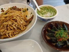 -李与白包子铺(桐梓林店)