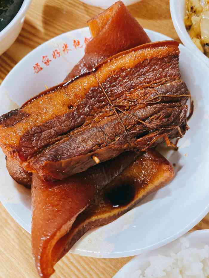 赵家好米干饭把子肉(小纬六路店)-"地方好找 招牌蛮大的 门口还有停车