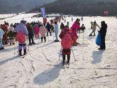 -济南卧虎山滑雪场