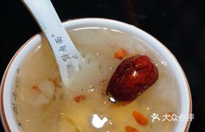 Tangyuan Dessert with Goji Berries and Silver Ear Fungus