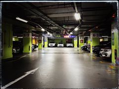 -大宁国际商业广场-地下停车库