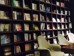 -钟书阁(松江泰晤士小镇店)