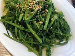 蒜蓉空心菜-日进一片海.生腌海鲜火锅.宵夜烧烤(三里屯总店)