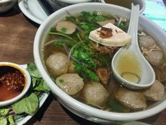 -大头虾越式风味餐厅(光明广场店)
