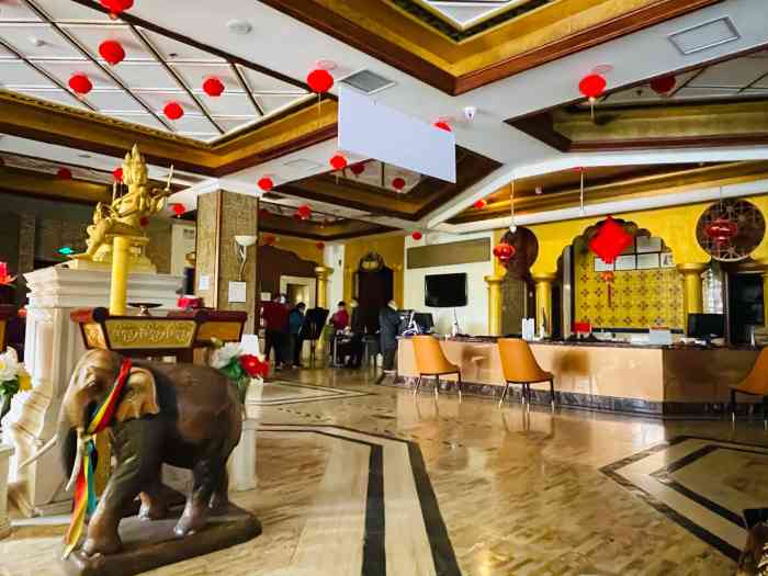 权品·金沙(牡丹园店)-"价格不算便宜,自助还算可以吧,一般人不多.