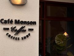 -Café Monson