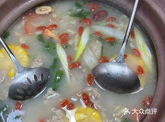 羊肉串口味很嫩 份量还行 味道比其他店的好吃