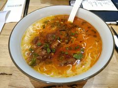 猪软骨煨面-乐牛私房面家