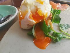 华夫饼配水波蛋烟熏三文鱼-BOR Eatery(安福路店)