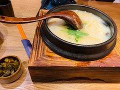 蒙自过桥米线-麦麦山云南菜(复地活力城店)